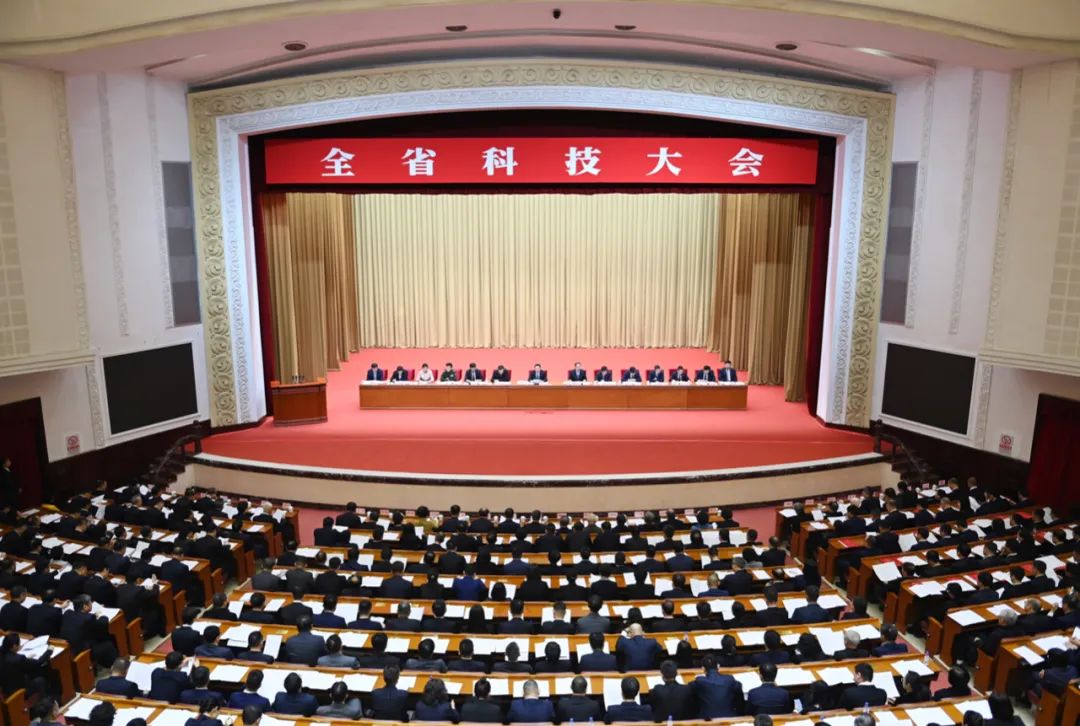 全威尼斯人平台
大会召开 郝鹏讲话 李乐成主持 周波王新伟出席